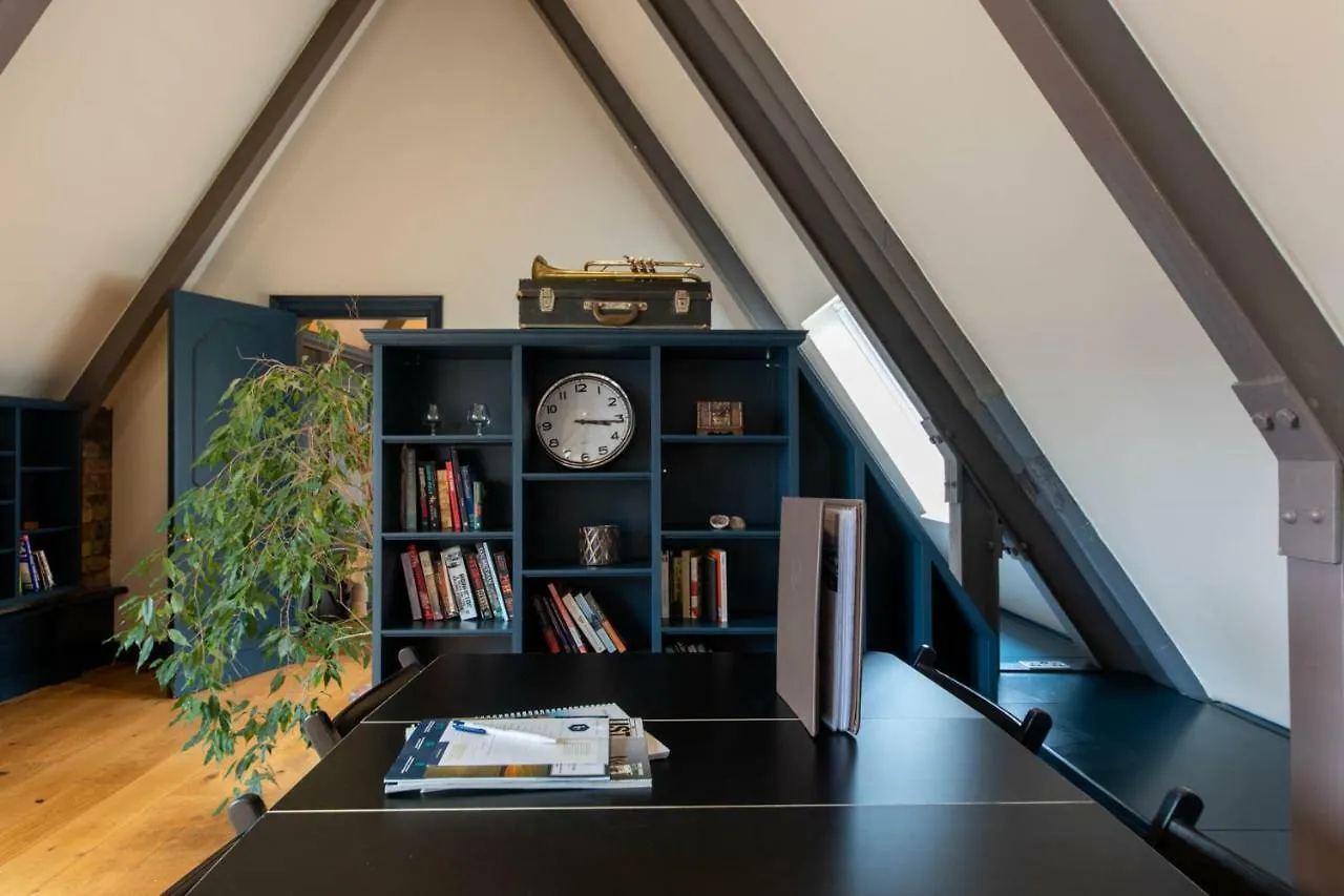 The Attic Flat Apartment Edinburgh 0*,  United Kingdom